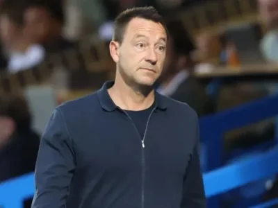 John Terry ‘đổ bộ’ League Two: Cựu đội trưởng Chelsea chi 14 triệu bảng mua CLB, có cả cháu trai trong đội