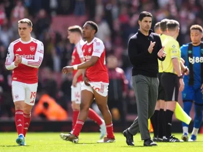 Rio Ferdinand cảnh báo Mikel Arteta: Arsenal ‘tự sát’ nếu chơi phòng ngự trước Man City