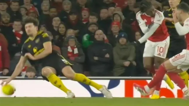 Harry Maguire chạm tay penalty Arsenal Harry Maguire chạm tay penalty Arsenal