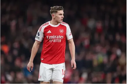 Patrick Vieira lo lắng về phong độ của Viktor Gyokeres. Patrick Vieira lo lắng về phong độ của Viktor Gyokeres.