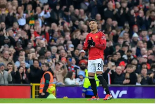 Benjamin Sesko hết lời khen ngợi Casemiro sau trận thắng Fulham. Benjamin Sesko het loi khen ngoi Casemiro sau tran thang Fulham.