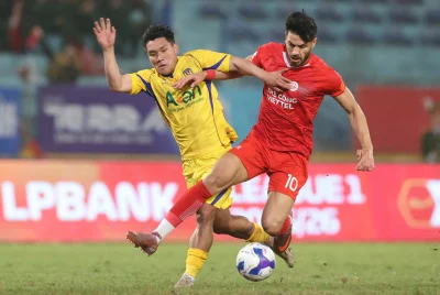 Vòng 13 V.League chấn động: Cửa dưới 'nổi loạn', loạt đại gia thất thủ trên sân nhà 1